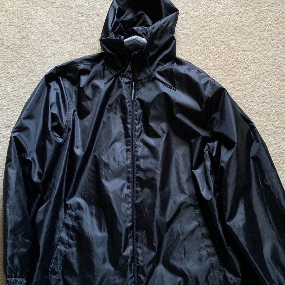 MEN HOODED JOGGING JACKET